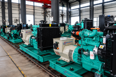 Máy phát điện Cummins 55KVA vỏ chống ồn giúp giảm thiểu tiếng ồn tối đa khi sử dụng.