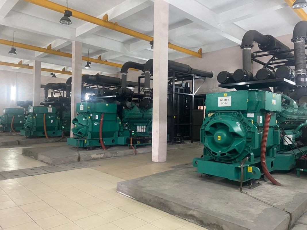 Máy phát điện trung thế HTP-GENSET là giải pháp cung cấp nguồn điện công suất lớn với các cấp điện áp 6.6kV, 11kV, 13.8kV và 22kV. Hệ thống được thiết kế đáp ứng nhu cầu vận hành liên tục cho nhà máy, khu công nghiệp, trung tâm dữ liệu, bệnh viện, khai khoáng và các dự án năng lượng. HTP-GENSET cung cấp dịch vụ tư vấn, thiết kế, lắp đặt, hòa đồng bộ, bảo trì và sửa chữa máy phát điện trung thế trên toàn quốc.
